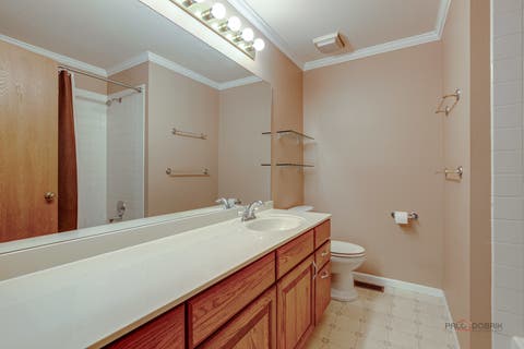 Tiny photo for 1209 BRADWELL Lane #E, Mundelein, IL 60060 (MLS # 12660358)