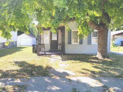 Tiny photo for 814 W Olive Street, Bloomington, IL 61701 (MLS # 12483705)