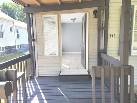 Tiny photo for 814 W Olive Street, Bloomington, IL 61701 (MLS # 12483705)