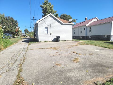 Tiny photo for 814 W Olive Street, Bloomington, IL 61701 (MLS # 12483705)