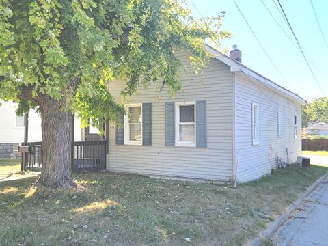 Tiny photo for 814 W Olive Street, Bloomington, IL 61701 (MLS # 12483705)