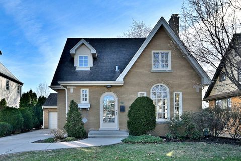 Photo of 179 S Lawndale Avenue, Elmhurst, IL 60126 (MLS # 12572308)