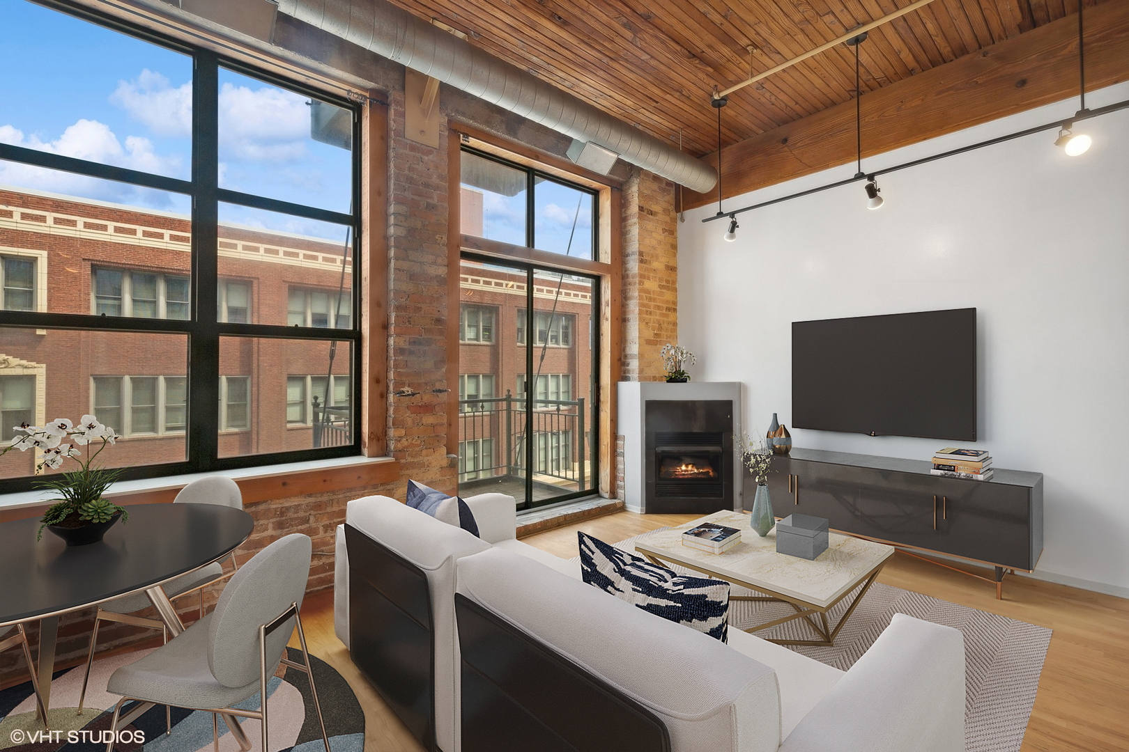 1801 S MICHIGAN Avenue 402