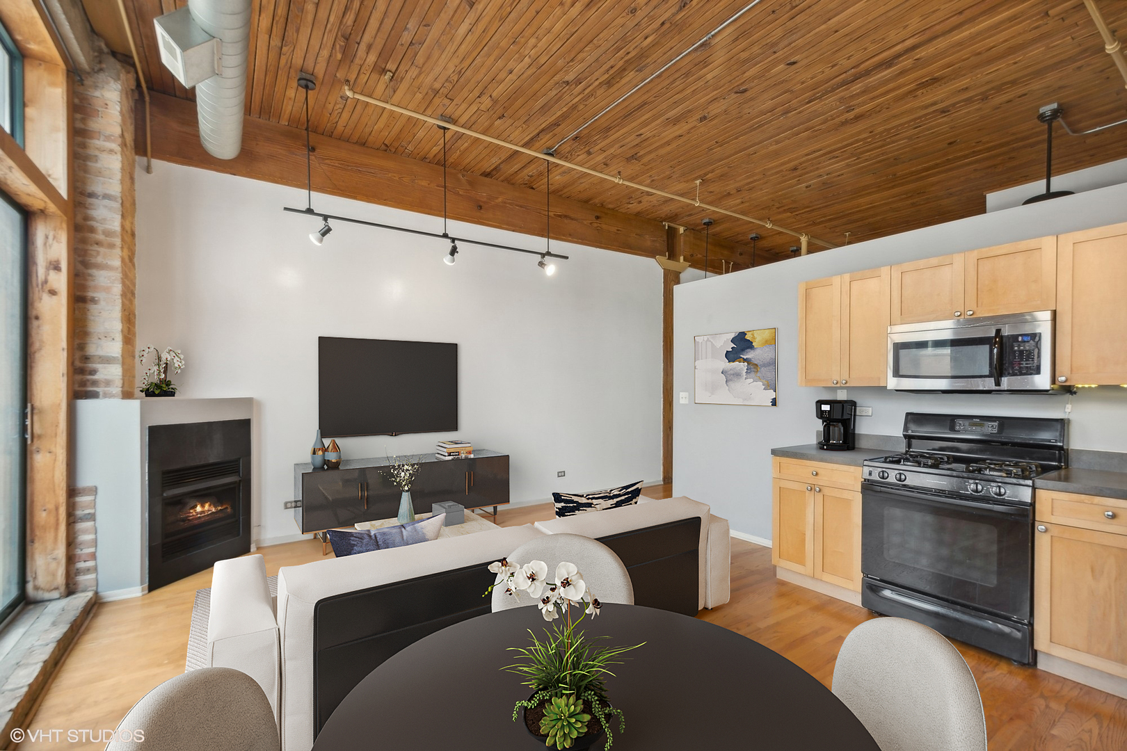 1801 S MICHIGAN Avenue 402