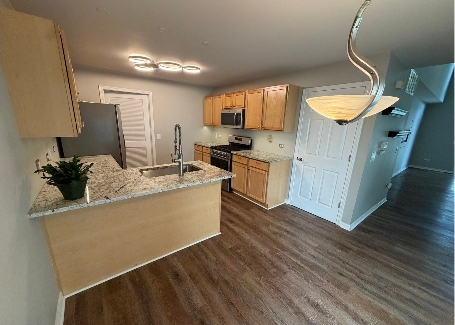 2204 SCOTT Lane 2204
