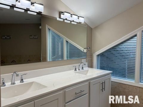 Tiny photo for 16429 N Hawthorne Hills Drive, Mt Vernon, IL 62864 (MLS # EB460518)