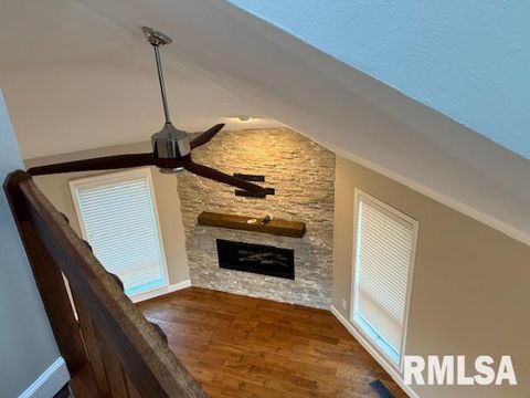 Tiny photo for 16429 N Hawthorne Hills Drive, Mt Vernon, IL 62864 (MLS # EB460518)