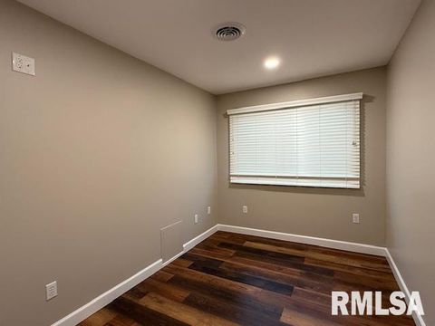 Tiny photo for 16429 N Hawthorne Hills Drive, Mt Vernon, IL 62864 (MLS # EB460518)