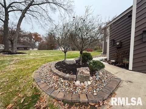 Tiny photo for 16429 N Hawthorne Hills Drive, Mt Vernon, IL 62864 (MLS # EB460518)