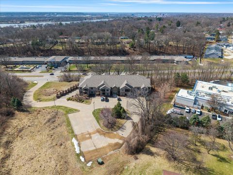 Photo of 1227 E Kimberly Road #5, Bettendorf, IA 52722 (MLS # 12596790)