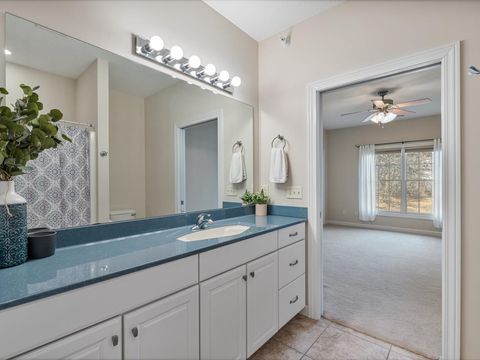 Tiny photo for 1227 E Kimberly Road #5, Bettendorf, IA 52722 (MLS # 12596790)