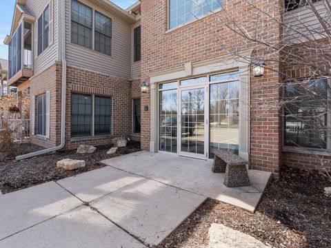 Tiny photo for 1227 E Kimberly Road #5, Bettendorf, IA 52722 (MLS # 12596790)