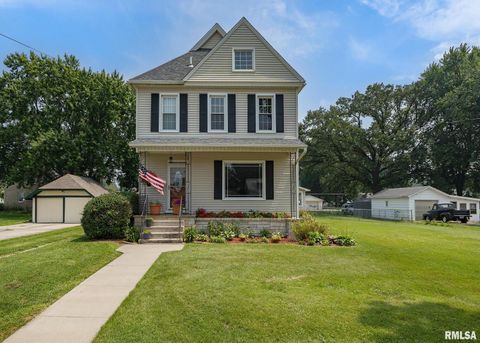 Photo of 608 S OAKWOOD Avenue, Geneseo, IL 61254 (MLS # QC4267823)