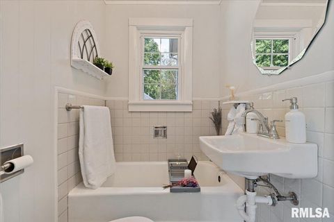 Tiny photo for 608 S OAKWOOD Avenue, Geneseo, IL 61254 (MLS # QC4267823)