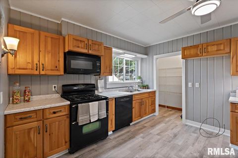 Tiny photo for 608 S OAKWOOD Avenue, Geneseo, IL 61238 (MLS # QC4267823)