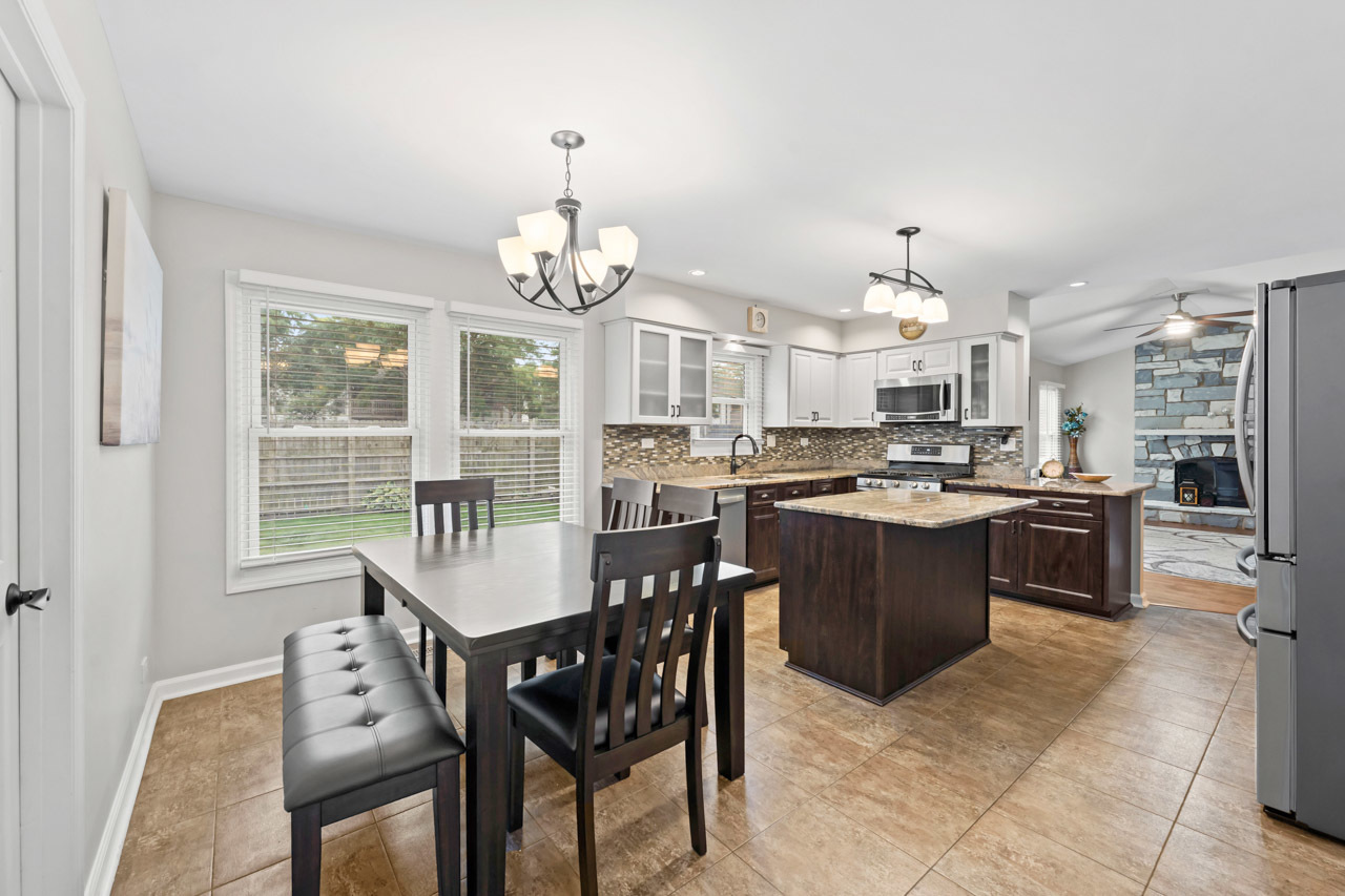 Elk Grove Village, Illinois 60007, United States, 4 Bedrooms Bedrooms, ,3 BathroomsBathrooms,Residential,Active,229950