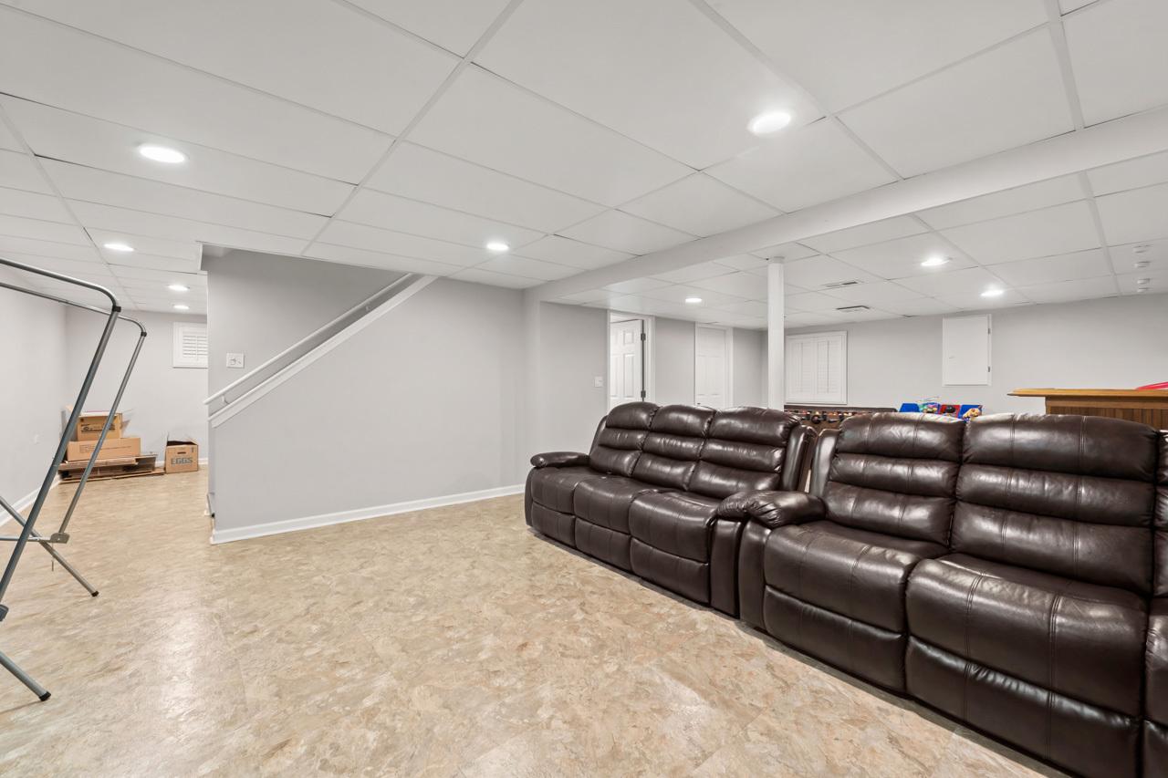 Elk Grove Village, Illinois 60007, United States, 4 Bedrooms Bedrooms, ,3 BathroomsBathrooms,Residential,Active,229950