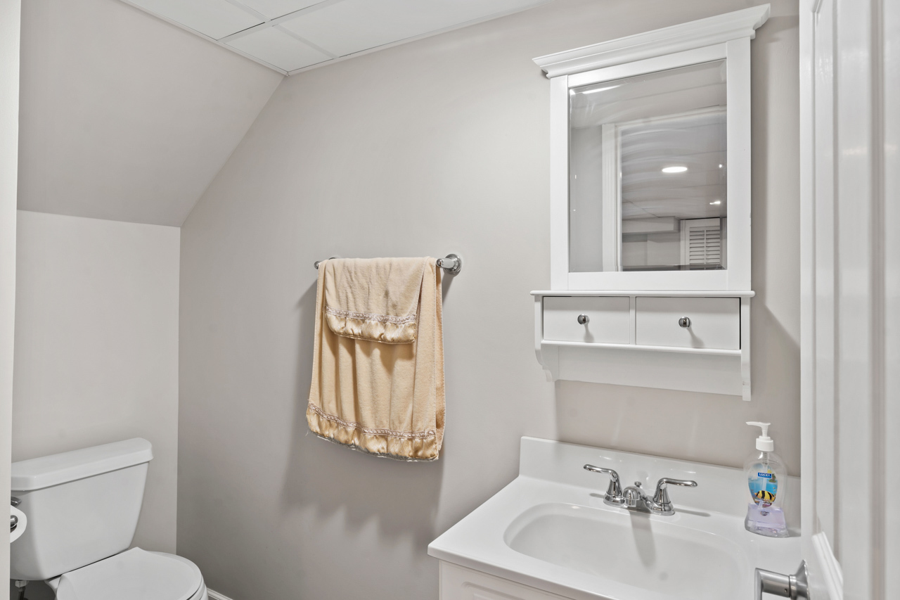 Elk Grove Village, Illinois 60007, United States, 4 Bedrooms Bedrooms, ,3 BathroomsBathrooms,Residential,Active,229950