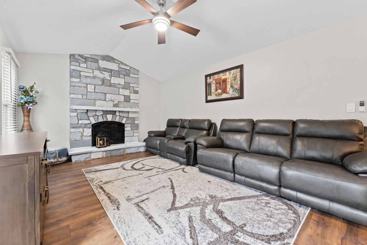 Elk Grove Village, Illinois 60007, United States, 4 Bedrooms Bedrooms, ,3 BathroomsBathrooms,Residential,Active,229950