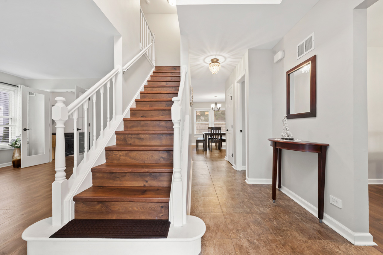 Elk Grove Village, Illinois 60007, United States, 4 Bedrooms Bedrooms, ,3 BathroomsBathrooms,Residential,Active,229950