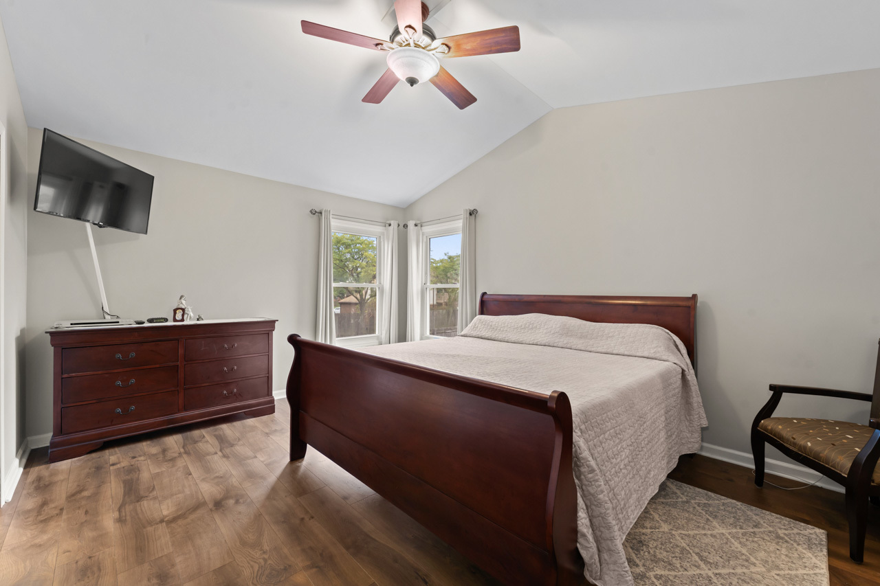 Elk Grove Village, Illinois 60007, United States, 4 Bedrooms Bedrooms, ,3 BathroomsBathrooms,Residential,Active,229950