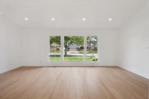 Tiny photo for 191 W Millers Road, Des Plaines, IL 60016 (MLS # 12465258)