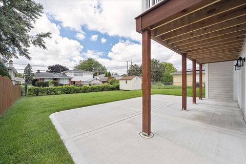 Tiny photo for 191 W Millers Road, Des Plaines, IL 60016 (MLS # 12465258)