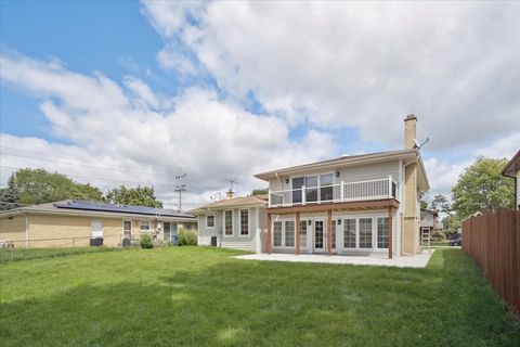 Tiny photo for 191 W Millers Road, Des Plaines, IL 60016 (MLS # 12465258)