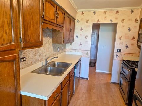 Tiny photo for 1S150 Spring Road #5B, Oakbrook Terrace, IL 60181 (MLS # 12536499)