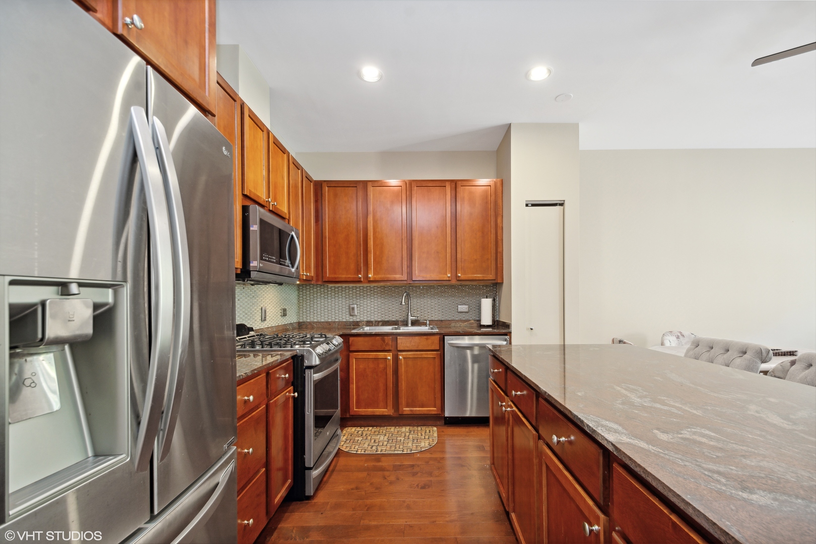 333 N JEFFERSON Street 206
