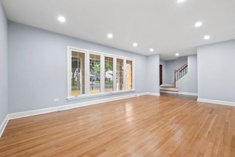 Tiny photo for 1813 E Wood Lane, Mount Prospect, IL 60056 (MLS # 12500800)