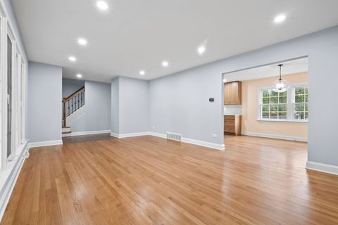 Tiny photo for 1813 E Wood Lane, Mount Prospect, IL 60056 (MLS # 12500800)