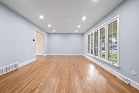 Tiny photo for 1813 E Wood Lane, Mount Prospect, IL 60056 (MLS # 12500800)