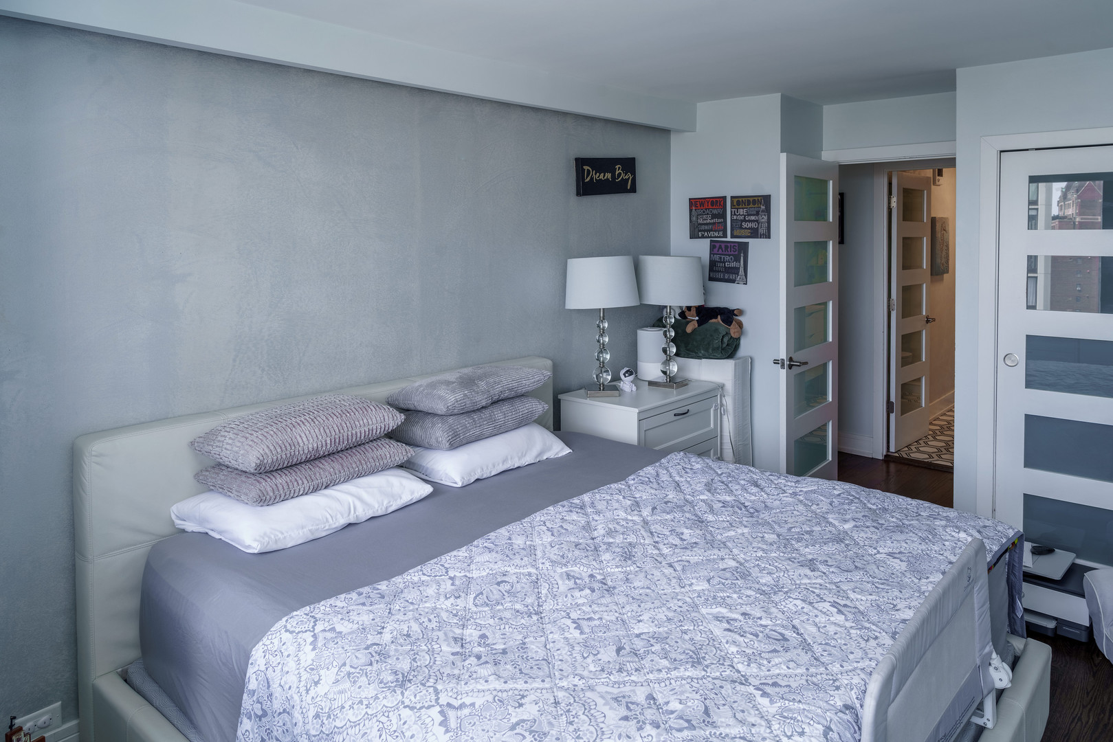 Chicago, Illinois 60640, United States, 1 Bedroom Bedrooms, ,1 BathroomBathrooms,Residential,Active,147941