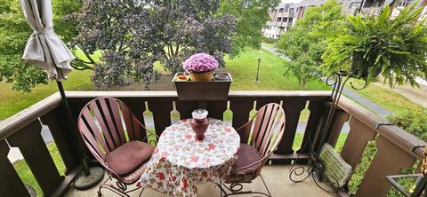 Tiny photo for 12900 W Heiden Circle #4310, Lake Bluff, IL 60044 (MLS # 12494119)