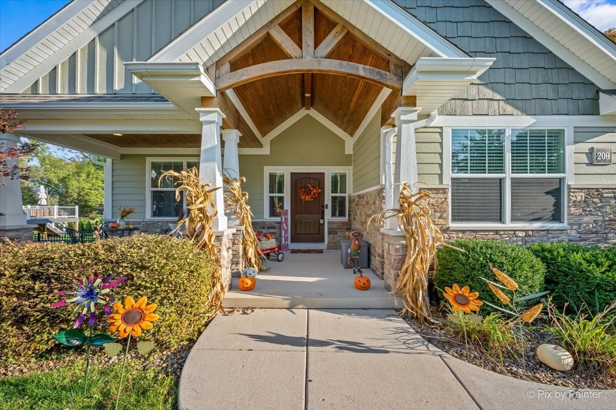209 Burr Oak Circle