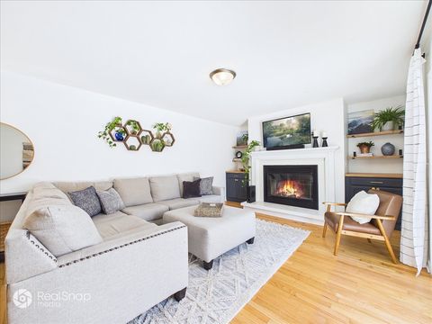 Tiny photo for 34070 N Lilac Avenue, Grayslake, IL 60030 (MLS # 12550327)