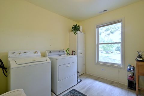 Tiny photo for 823 Milbeck Avenue, Elk Grove Village, IL 60007 (MLS # 12702223)
