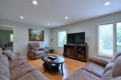 Tiny photo for 823 Milbeck Avenue, Elk Grove Village, IL 60007 (MLS # 12702223)
