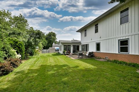 Tiny photo for 823 Milbeck Avenue, Elk Grove Village, IL 60007 (MLS # 12702223)