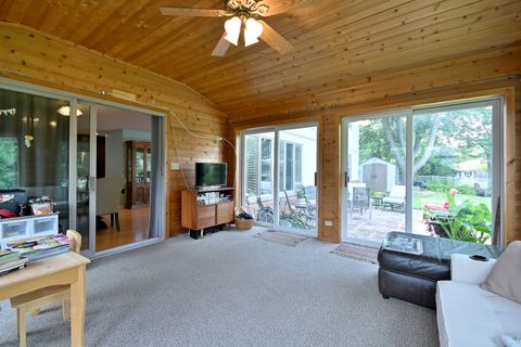 Tiny photo for 823 Milbeck Avenue, Elk Grove Village, IL 60007 (MLS # 12702223)