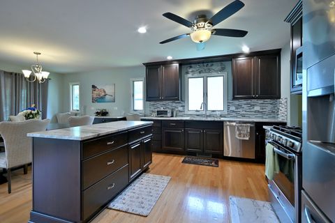 Tiny photo for 823 Milbeck Avenue, Elk Grove Village, IL 60007 (MLS # 12702223)