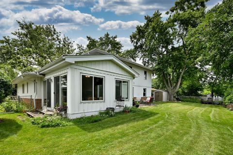 Tiny photo for 823 Milbeck Avenue, Elk Grove Village, IL 60007 (MLS # 12702223)