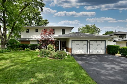 Tiny photo for 823 Milbeck Avenue, Elk Grove Village, IL 60007 (MLS # 12702223)