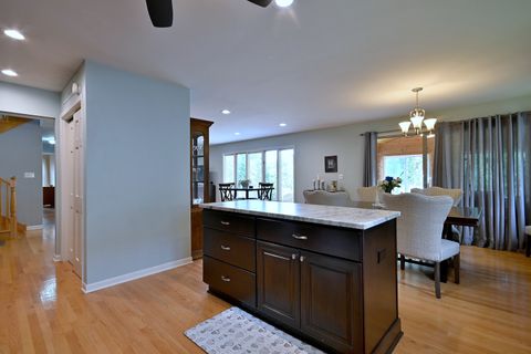 Tiny photo for 823 Milbeck Avenue, Elk Grove Village, IL 60007 (MLS # 12702223)
