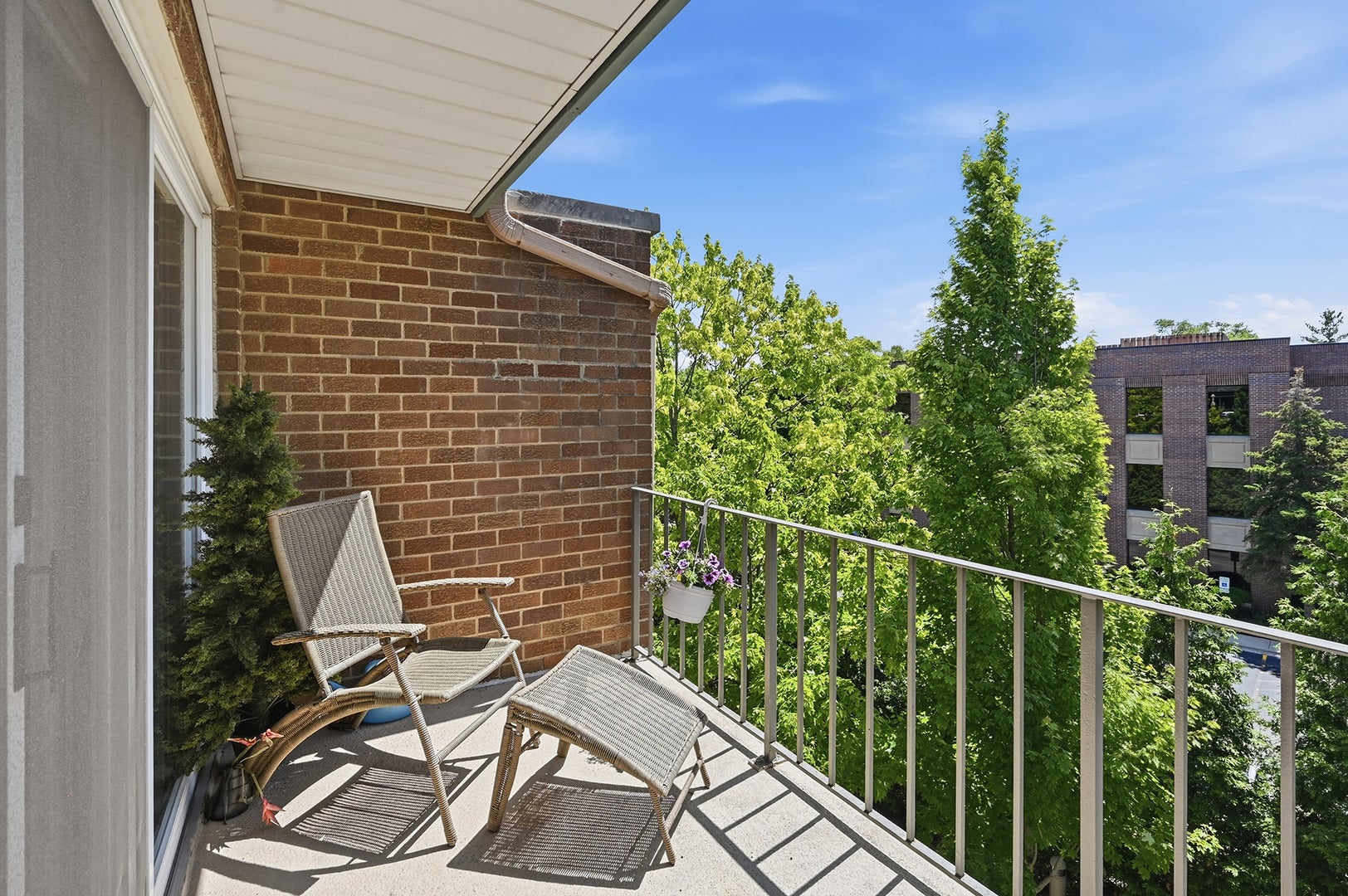 6 Oak Brook Club Drive J308