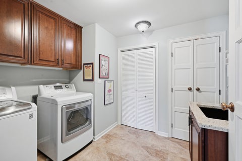 Tiny photo for 6 Oak Brook Club Drive #J308, Oak Brook, IL 60523 (MLS # 12679701)