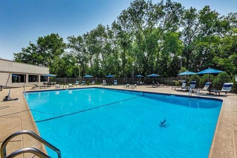 Tiny photo for 2000 Chestnut Avenue #407, Glenview, IL 60025 (MLS # 12491171)