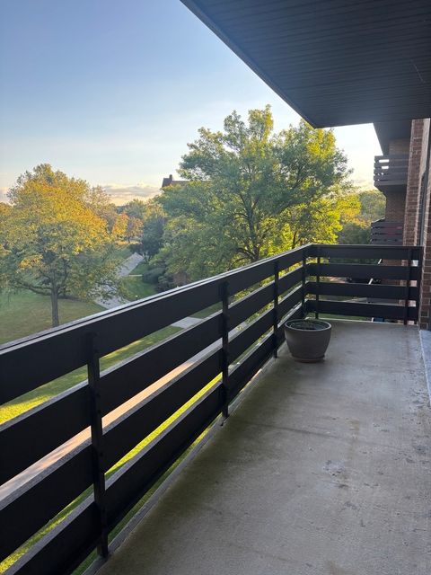 Tiny photo for 2000 Chestnut Avenue #407, Glenview, IL 60025 (MLS # 12491171)