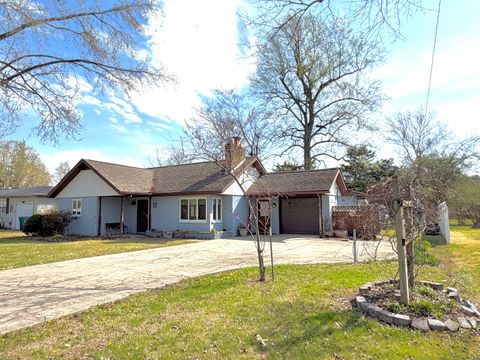 Photo of 43 Ridge Road, Centralia, IL 62801 (MLS # 12605964)